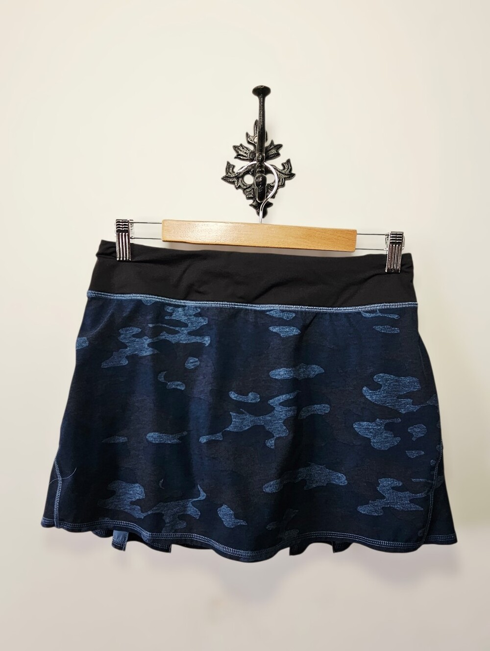 Lululemon Run Pace Setter Skirt Size 6 Tall Blue Camo EUC - Picture 2 of 3